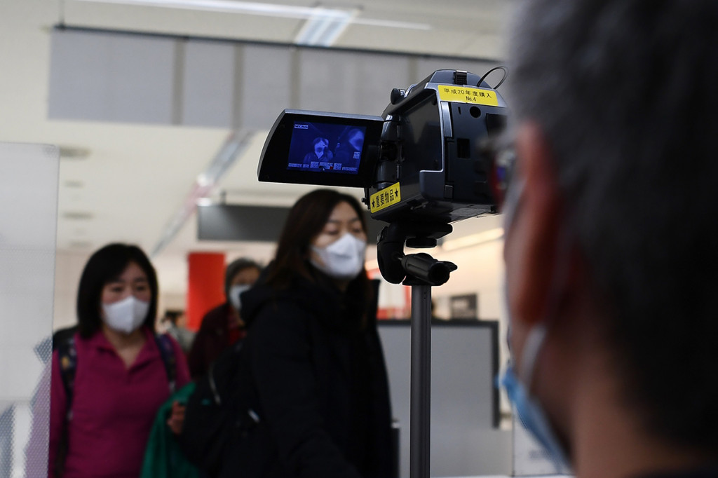Hal tersebut dilakukan untuk memerangi wabah virus Corona di Wuhan, Tiongkok. Pemerintah pun meminta warganya untuk selalu menggunakan masker dan tidak meninggalkan kota kecuali ada hal mendesak.