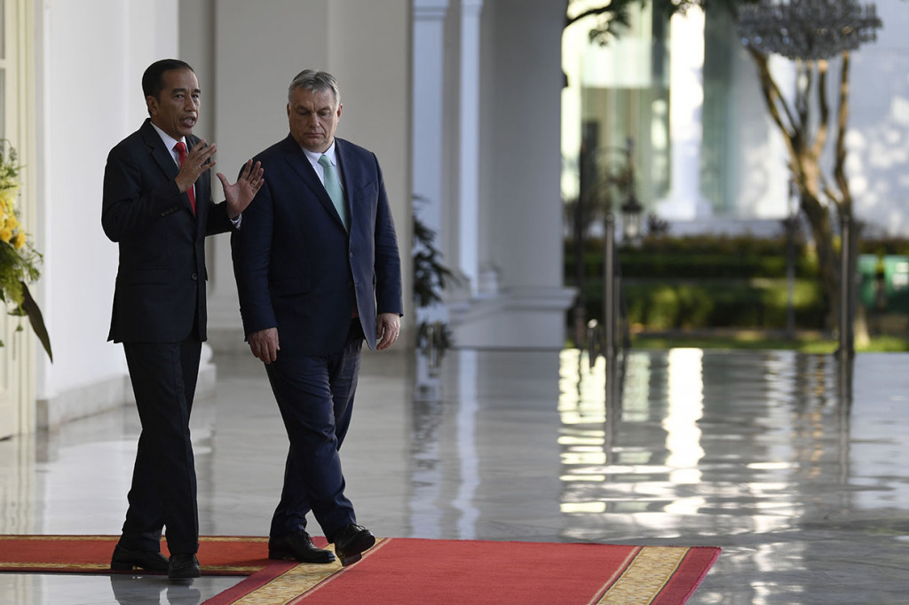 Presiden juga menjelaskan akan mempertimbangkan rencana pembangunan tiga rumah sakit. Tak hanya itu, Jokowi juga mengundang Hongaria turut investasi dalam kerja sama e-toll.