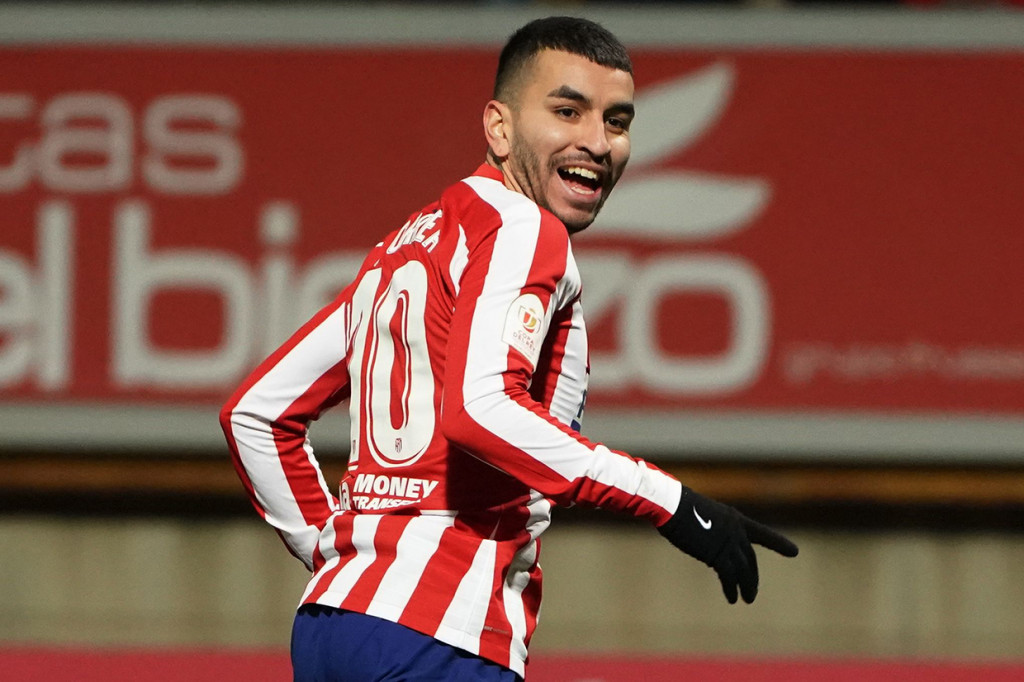 Atletico membuka keunggulan di menit ke-62. Angel Correa mencetak gol pertama untuk mengubah skor menjadi 1-0.