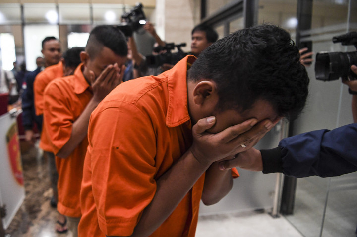 Pelaku yang ditangkap berinisial K (35), MA (23), dan AN (26). Pelaku berhasil diringkus pada 20 Desember 2019 di Jakarta dan Yogyakarta. Beberapa negara yang dirugikan akibat pembobolan e-commerce ini antara lain dari Inggris, Afrika Selatan, dan Amerika.