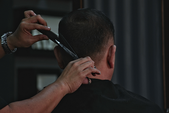 Do: potong rambut. (Foto: Dok. Unsplash.com)