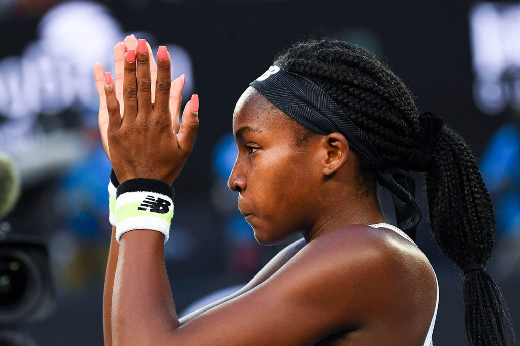 Anak ajaib asal Amerika yang melakukan debutnya di Melbourne tahun ini tersebut mengalahkan unggulan ketiga Osaka dua set langsung 6-3, 6-4 dalam waktu hanya 67 menit.