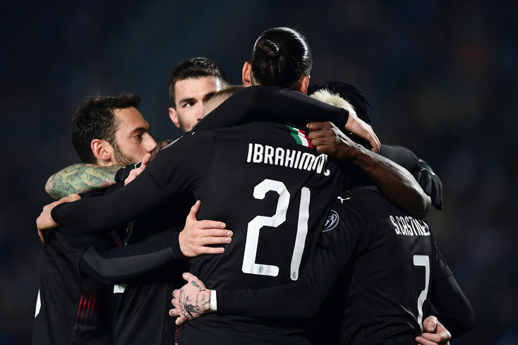 Meski banyak ditekan, Milan akhirnya berhasil memecah kebuntuan lewat Ante Rebic pada menit ke-71. Pemain pengganti tersebut menyambar bola liar di depan gawang Brescia.