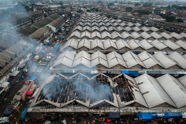 Belum diketahui apa penyebab terjadinya kebakaran yang cukup besar tersebut. Kepala Dinas Kebakaran dan Penanggulangan Bencana (Diskar PB), Dadang Iriana mengatakan laporan kebakaran tersebut diterimanya pada pukul 07.58 WIB.