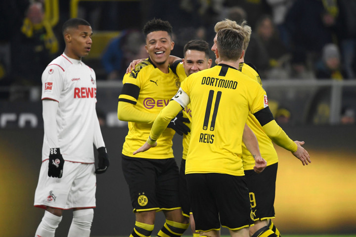 Tuan rumah membuka laga dengan sempurna ketika Raphael Guerreiro membawa mereka memimpin saat laga baru berjalan satu menit. Umpan matang Mats Hummels dikonversi menjadi gol oleh Guerreiro.