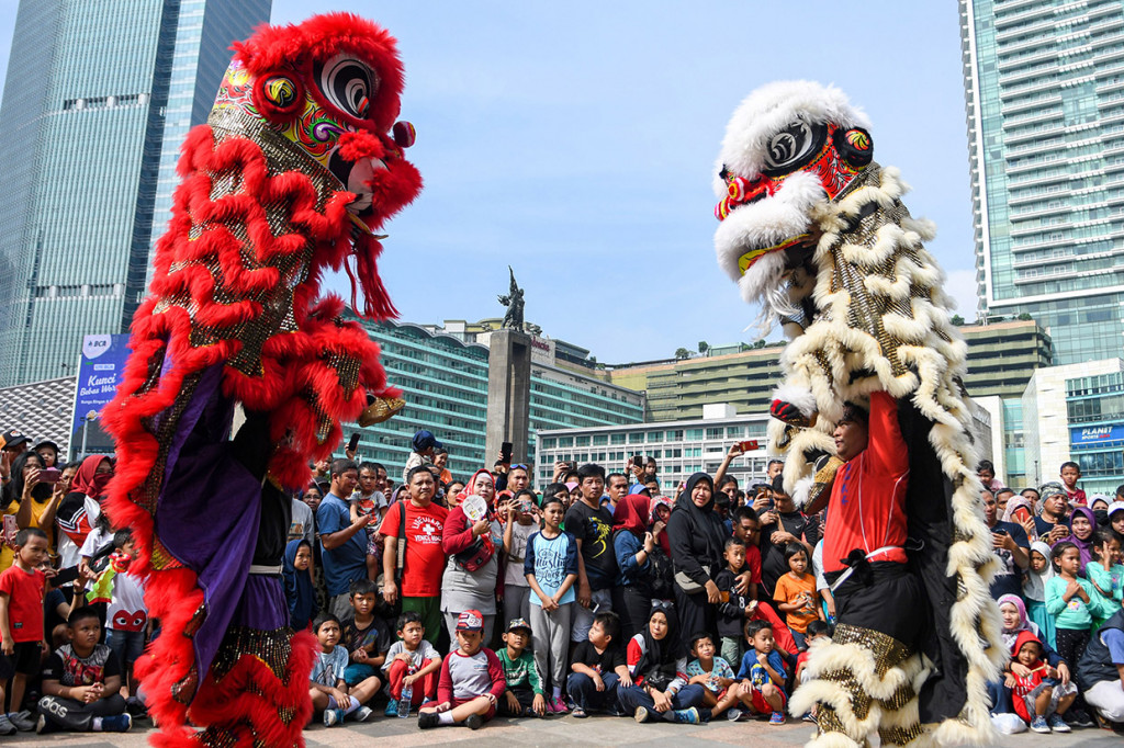 Pertunjukan liong dan barongsai tersebut dalam rangka memeriahkan perayaan Tahun Baru Imlek 2571 yang merupakan Tahun Tikus Logam. 