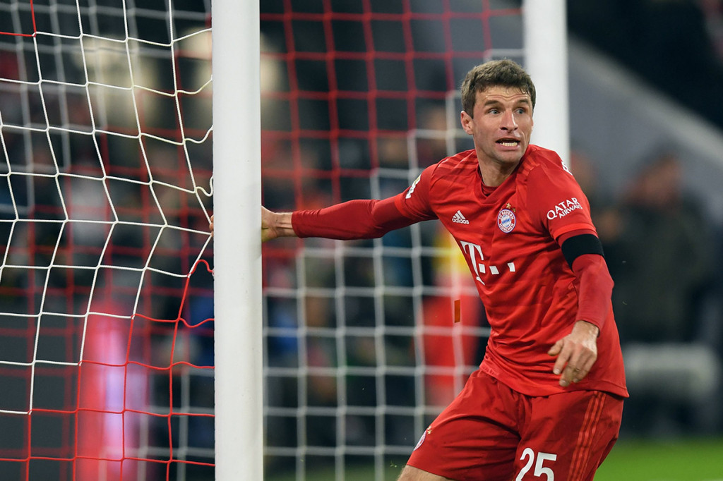 Thomas Mueller sempat mengemas gol kedua untuk Muenchen, namun VAR menganulir karena pemain Jerman tersebut telah berada di posisi offside. Situasi serupa juga dialami Lewandowski, yang golnya juga tidak disahkan karena offside.