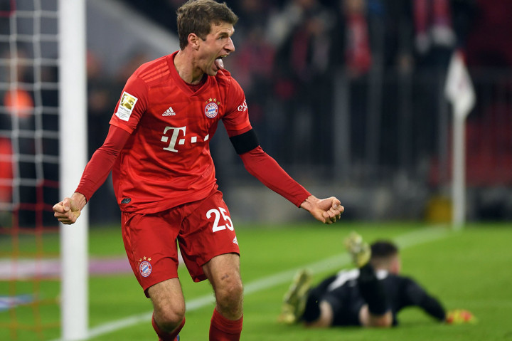 Menjelang turun minum, Mueller benar-benar menggandakan keunggulan Bayern melalui sepakan jarak dekat. Babak pertama ditutup dengan keunggulan 2-0 Bayern atas tamunya.