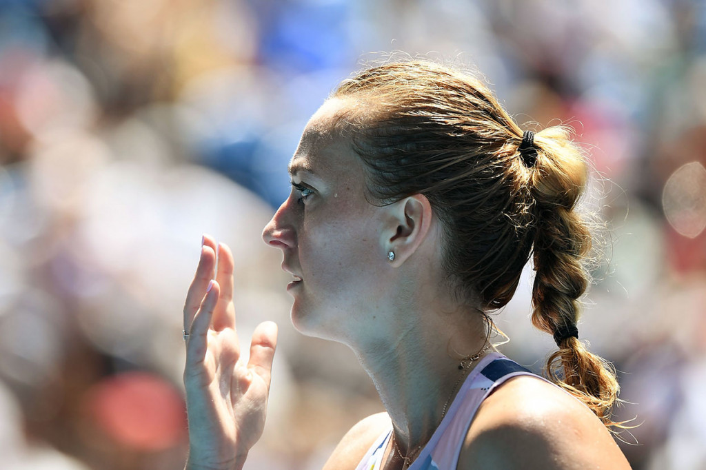 Kvitova, yang menderita cedera parah pada tangan kirinya -- tangan yang digunakannya untuk bermain -- dalam serangan dengan pisau di rumahnya pada 2016, belum kehilangan satu set pun saat mencapai 16 besar.