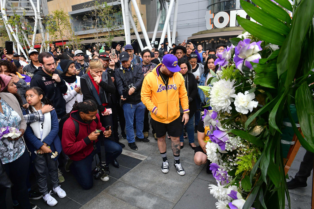 Kobe Bryant meninggalkan banyak kenangan bagi suporter LA Lakers, termasuk lewat lima gelar NBA yang mereka raih saat Bryant membela tim tersebut. AFP Photo/Frederic J.Brown