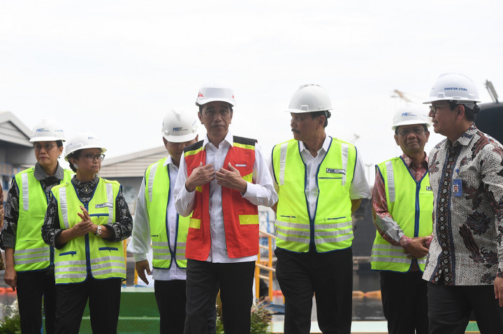 Kapal selam Alugoro merupakan kapal selam ketiga dari batch pertama hasil kerja sama pembangunan kapal selam antara PT PAL Indonesia (Persero) dan Daewoo Shipbuilding and Marine Engineering (DSME). 
