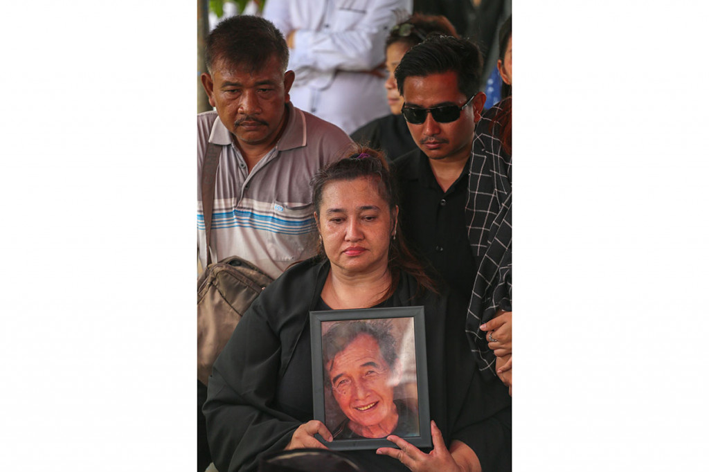 Johny Indo meninggal dalam usia 72 tahun akibat sakit. 