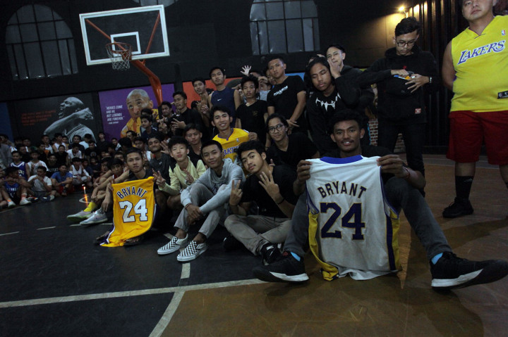 Aksi tersebut merupakan bentuk simpati atas meninggalnya Kobe Bryant bersama putrinya dalam kecelakaan helikopter di Calabasas, California AS.