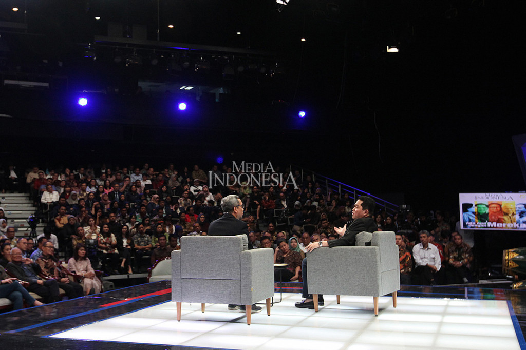 Menteri Badan Usaha Milik Negara (BUMN) Erick Thohir (kiri) dan Direktur Pemberitaan Media Indonesia Usman Kansong saat menyampaikan kuliah umum dalam rangka Ulang Tahun Ke-50 Media Indonesia.