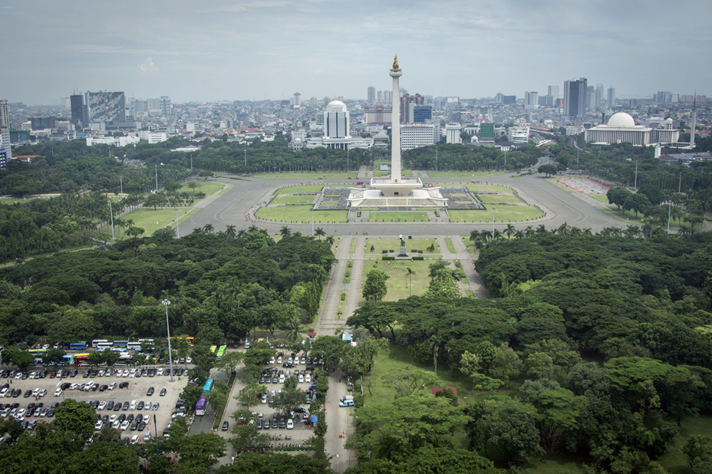 Sebelum revitalisasi proyek plaza, kawasan Monas terlihat rimbun dan asri. Antara Foto/Aprillio Akbar