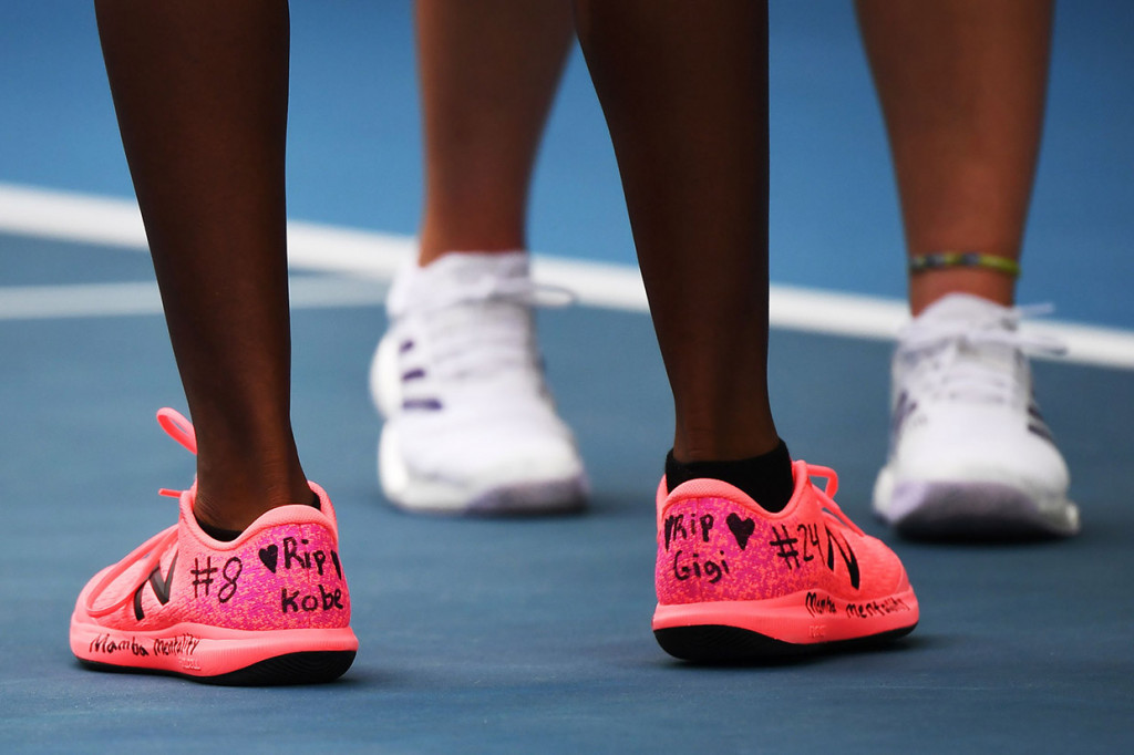Petenis muda Coco Gauff juga turut memberikan penghormatan kepada atlet basket senegaranya itu dengan menuliskan angka '#8' '#24' pada kedua sisi sepatu merah mudanya, serta kalimat 'mamba mentality' pada bagian sol sepatunya.