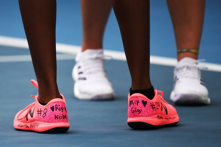 Petenis muda Coco Gauff juga turut memberikan penghormatan kepada atlet basket senegaranya itu dengan menuliskan angka '#8' '#24' pada kedua sisi sepatu merah mudanya, serta kalimat 'mamba mentality' pada bagian sol sepatunya.