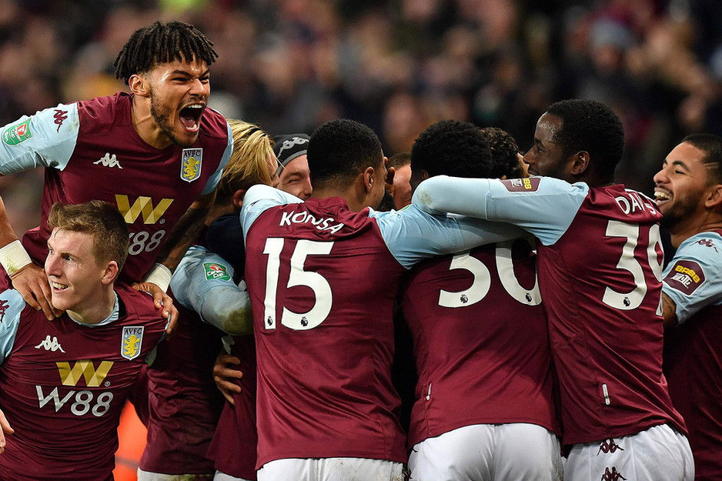 Para pemain Aston Villa meluapkan kegembiraan mereka usai memastikan diri melaju ke final Piala Liga Inggris, Rabu, 29 Januari 2020 dini hari WIB. Villa melaju lewat keunggulan agregat.