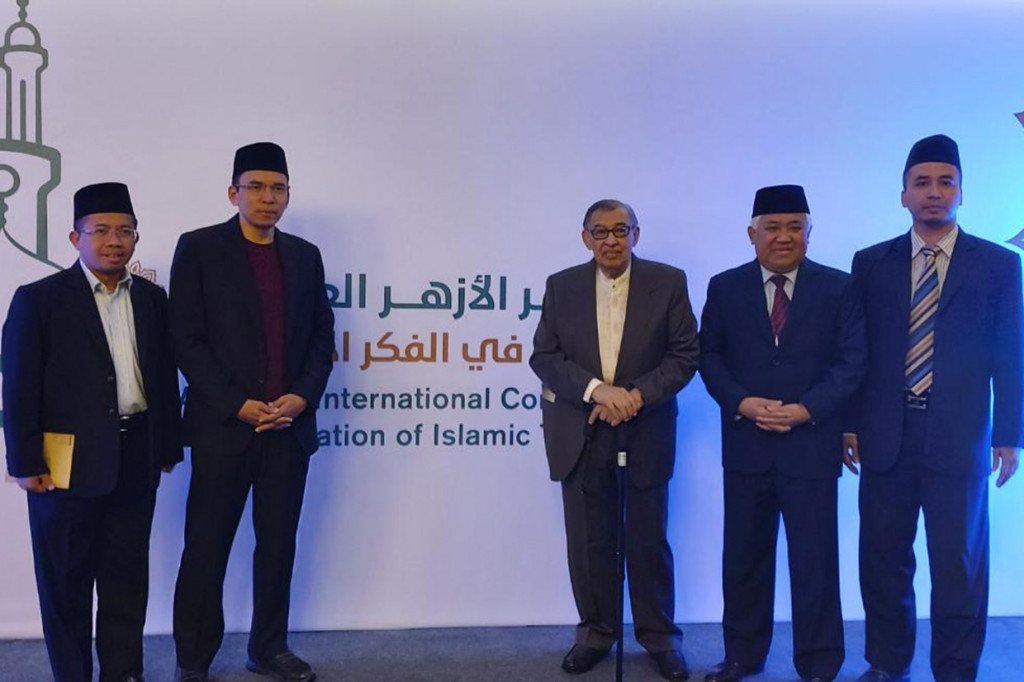 Penghargaan tersebut diberikan oleh Pemerintah Mesir kepada ulama dan cendekiawan Muslim, dari dalam dan luar Mesir, yang telah berjasa dalam melakukan pembaharuan di bidang pemikiran Islam dan menyebarkan pemahaman Islam yang moderat dan toleran.