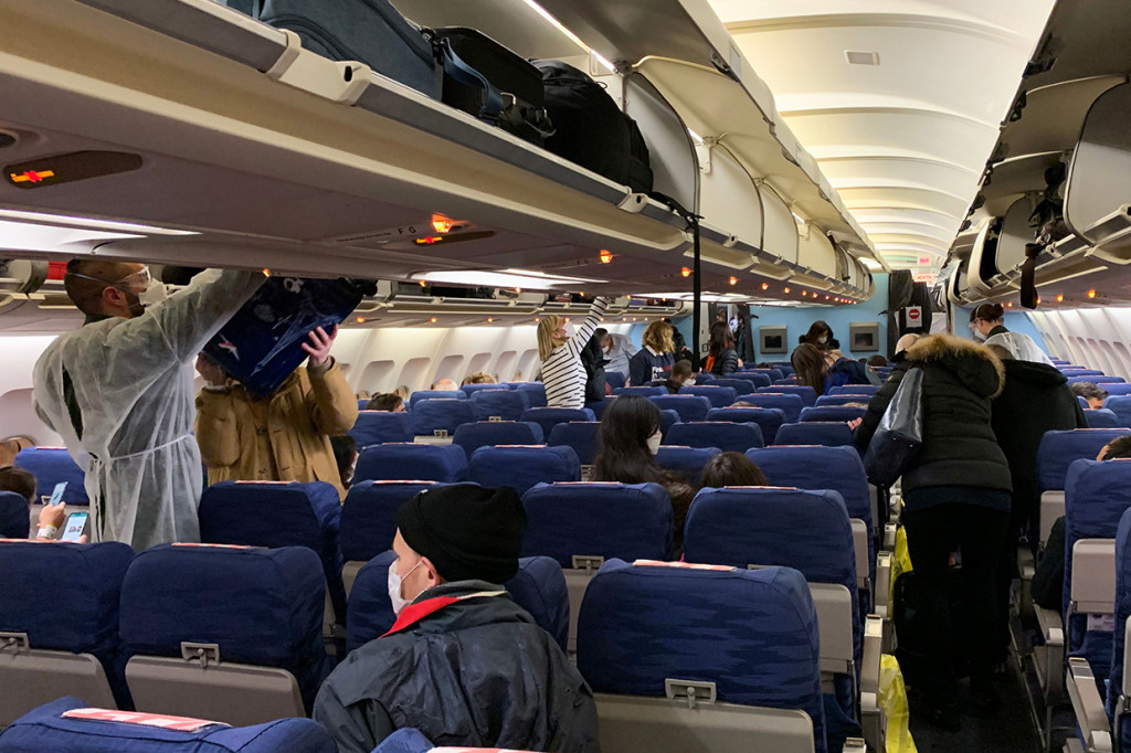 Pemerintah Tiongkok telah mengambil langkah ekstrem untuk menghentikan penyebaran virus korona, yang secara efektif mengkarantina lebih dari 50 juta orang di Wuhan dan sekitar Provinsi Hubei, termasuk ribuan orang asing.