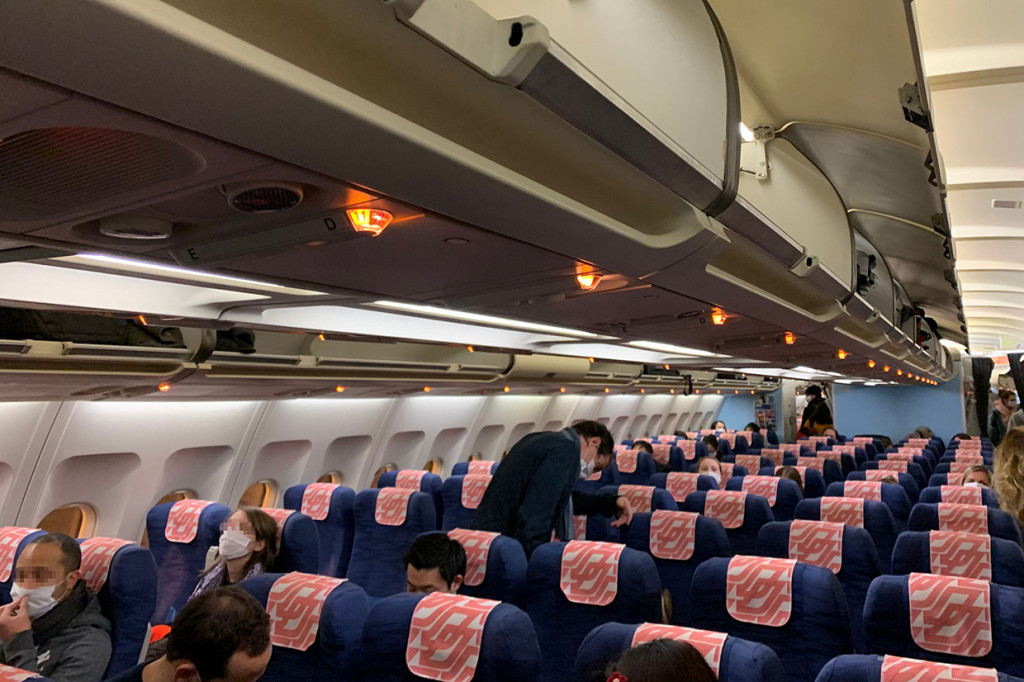 Virus ini telah menyebar dari Kota Wuhan ke lebih dari 15 negara, dengan sekitar 60 kasus di Asia, Eropa, Amerika Utara, dan yang terbaru, Timur Tengah. Jumlah kematian akibat virus korona di Tiongkok terus menanjak menjadi 213 orang hingga Jumat pagi.