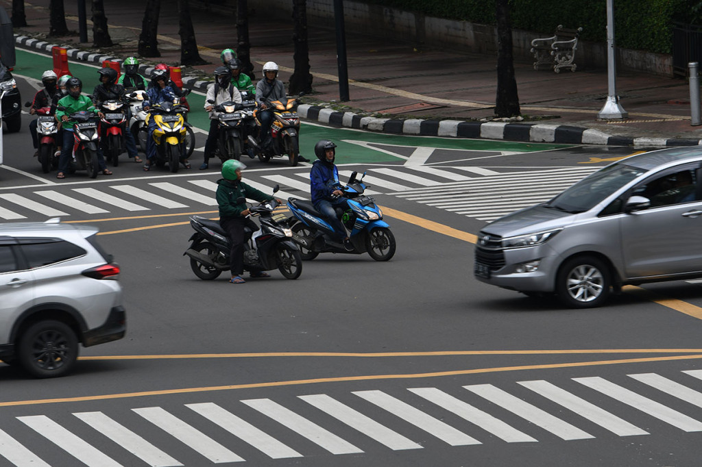 Petugas kepolisian akan menindak empat jenus pelanggaran bagi pengedara roda dua melalui kamera ETLE, yaitu menorbos traffic light, penggunaan helm, penggunaan ponsel, dan melanggar marka jalan.