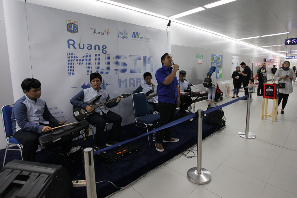 Penampilan musisi jalanan di Ruang Musik MARTI tersebut dimaksudkan agar pengamen jalanan naik kelas.