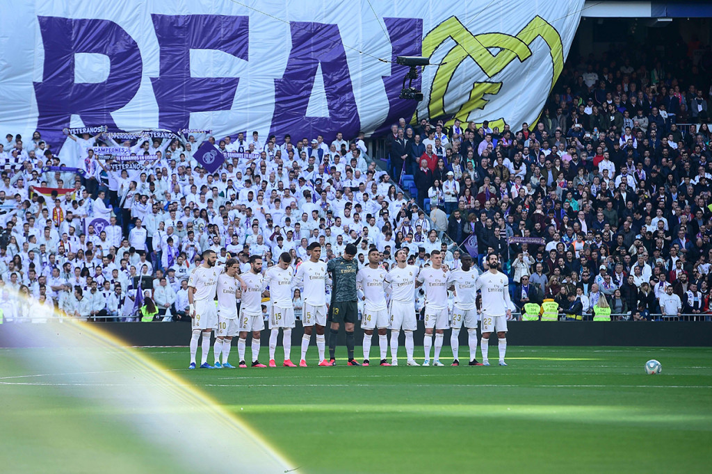 Laga derbi Madrid edisi ke-223 diawali dengan aksi mengheningkan cipta untuk legenda NBA dan LA Lakers, Kobe Bryant. Kobe meninggal dunia dalam kecelakaan helikopter di Calabasas, California pada 26 Januari 2020.
