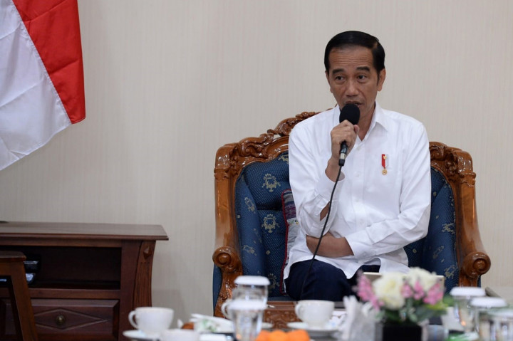 Ratas menyepakati enam poin. Pemerintah menyatakan total 285 orang diobservasi di Kabupaten Natuna, Kepulauan Riau. Pemerintah juga menghentikan sementara pemberian bebas visa kunjungan bagi WN China ke Indonesia.