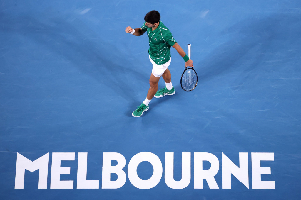 Novak Djokovic berhasil menjuarai turnamen tenis grand slam Autralia Open 2020 setelah mengalahkan mengalahkan Dominic Thiem. AFP Photo/David Gray