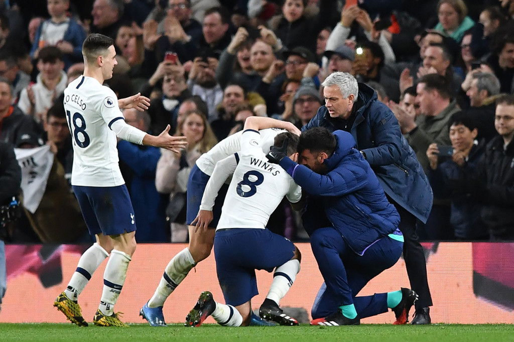 Berkat kemenangan ini, Tottenham naik ke posisi kelima klasemen sementara dengan mengoleksi 37 poin. 
