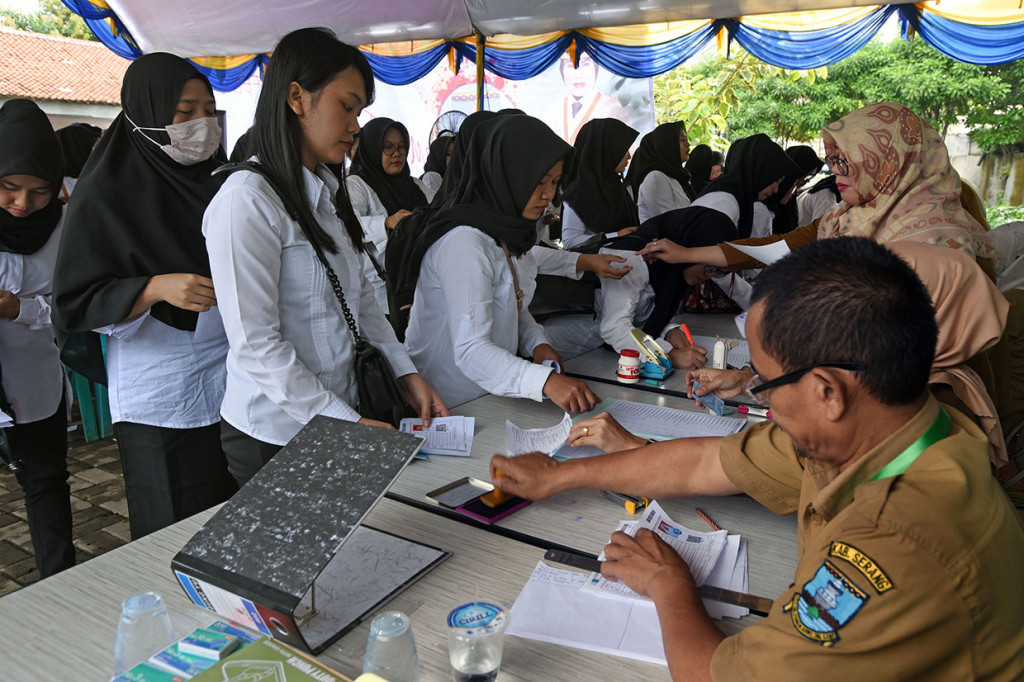 Tes CPNS Kabupaten Serang digelar selama 10 hari mulai tanggal 3 Februari 2020 dan diikuti 13.503 peserta yang terbagi dalam lima sesi dalam satu harinya. Antara Foto/Asep Fathulrahman