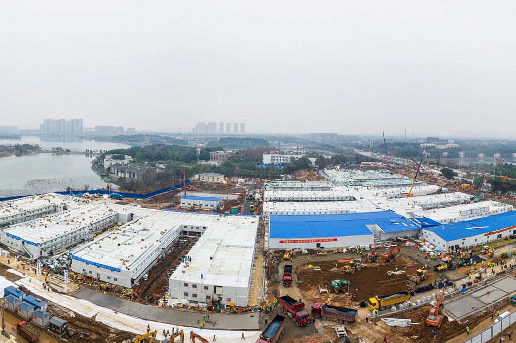 Pada Minggu, 2 Februari 2020, waktu setempat, rumah sakit sementara yang diberi nama Rumah Sakit Huoshenshan (Gunung Dewa Api) tersebut selesai dibangun.