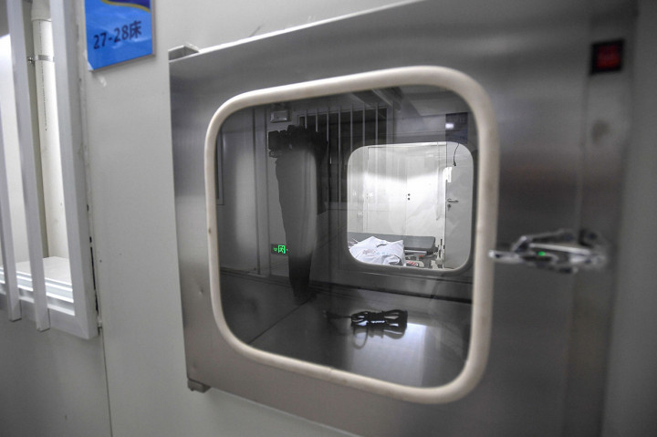 Foto menunjukkan salah satu unit karantina untuk pasien virus korona di dalam RS Huoshenshan.