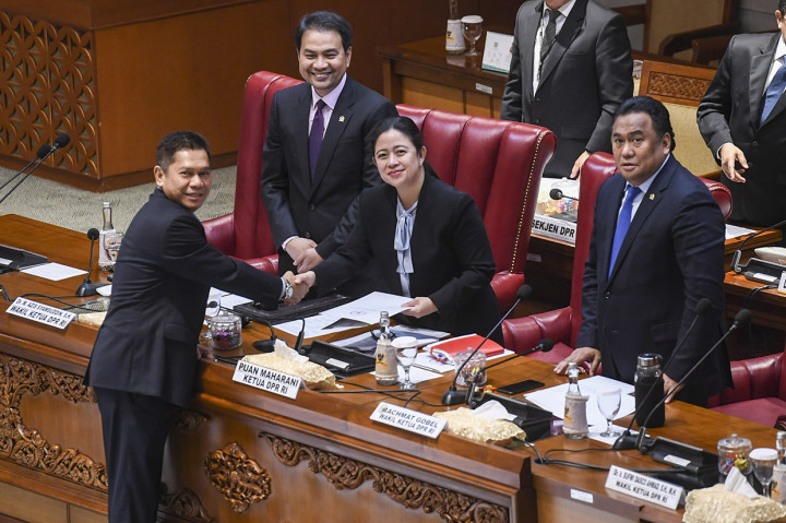 Rapat diawali dengan pembacaan laporan uji kelayakan dan kepatutan Komisi III DPR terhadap para calon hakim agung dan hakim ad hoc yang dibacakan oleh Wakil Ketua Komisi III Adies Kadir. Kemudian rapat dilanjutkan dengan pengambilan keputusan.
