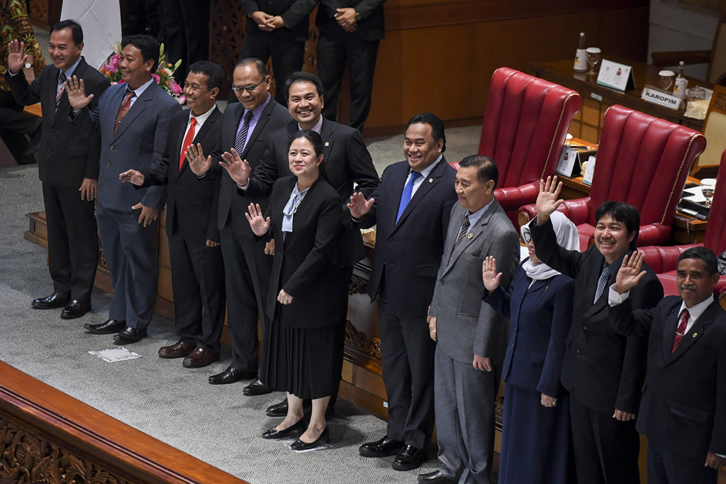 Dalam rapat paripurna tersebut DPR menyetujui lima calon Hakim Agung dan tiga calon hakim ad hoc pada Mahkamah Agung yang telah melalui uji kelayakan dan kepatutan dengan Komisi III DPR. 
