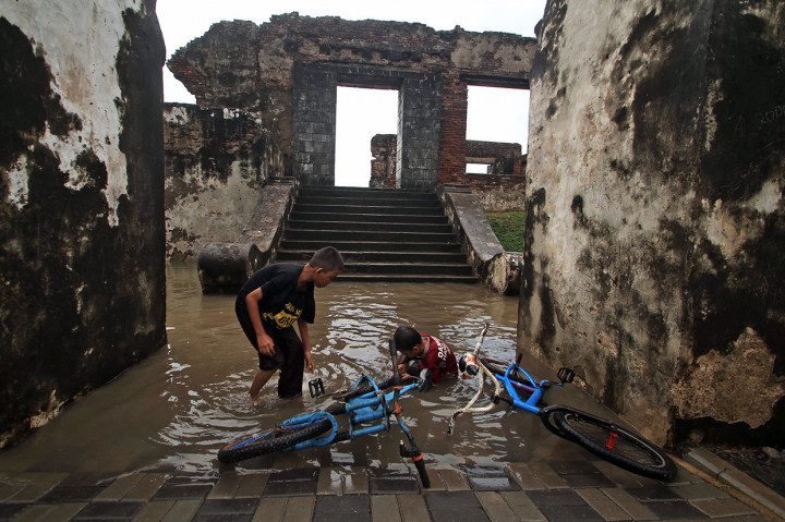 Jika drainase tidak segera diperbaiki dikhawatirkan akan merusak struktur bangunan bersejarah tersebut.