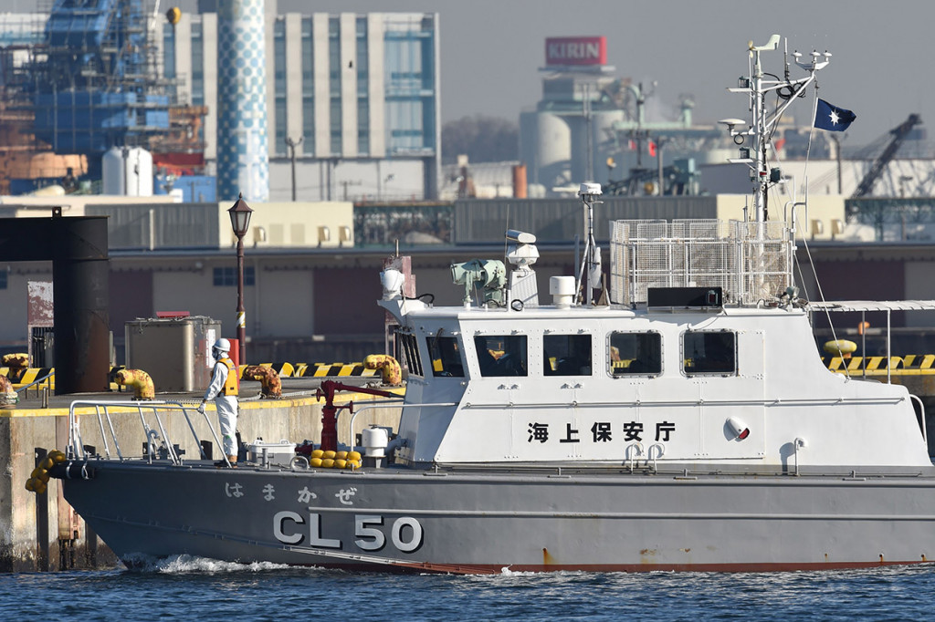 Sedikitnya 10 orang yang berada di atas kapal pesiar Diamond Princess yang dikarantina di lepas pantai Jepang positif virus korona. Hal itu dilaporkan Menteri Kesehatan Jepang Katsunobu Kato, Rabu, 5 Februari.