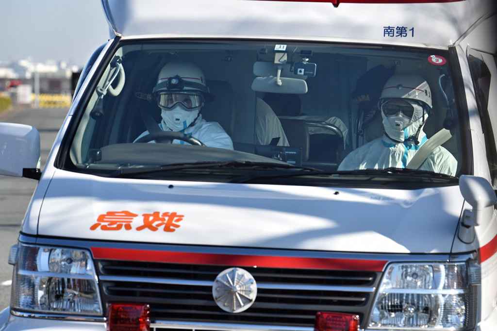 Menteri Kesehatan Jepang Katsunobu Kato, kepada wartawan, mengatakan spesimen dari lebih dari 200 orang di atas kapal itu telah dikumpulkan, Hasilnya, 31 sampel telah selesai diperiksa dengan 10 di antaranya positif virus korona. ke-10 penumpang tersebut kemudian dievakuasi ke fasilitas kesehatan.