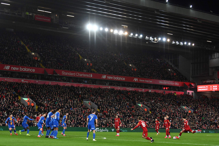 Percobaan lewat tendangan bebas Curtis Jones pada menit ke-25 belum mampu membobol gawang Shrewsbury. Tidak ada gol yang tercipta di babak pertama.
