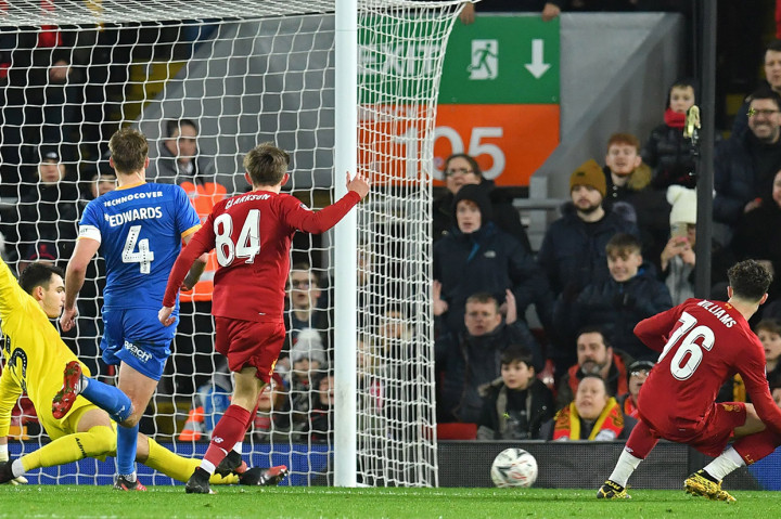 Liverpool hampir menciptakan gol di awal babak kedua, namun kiper tim tamu Max O'Leary berhasil mementahkan upaya Neco Williams setelah mendapatkan umpan manis dari Harvey Elliot.