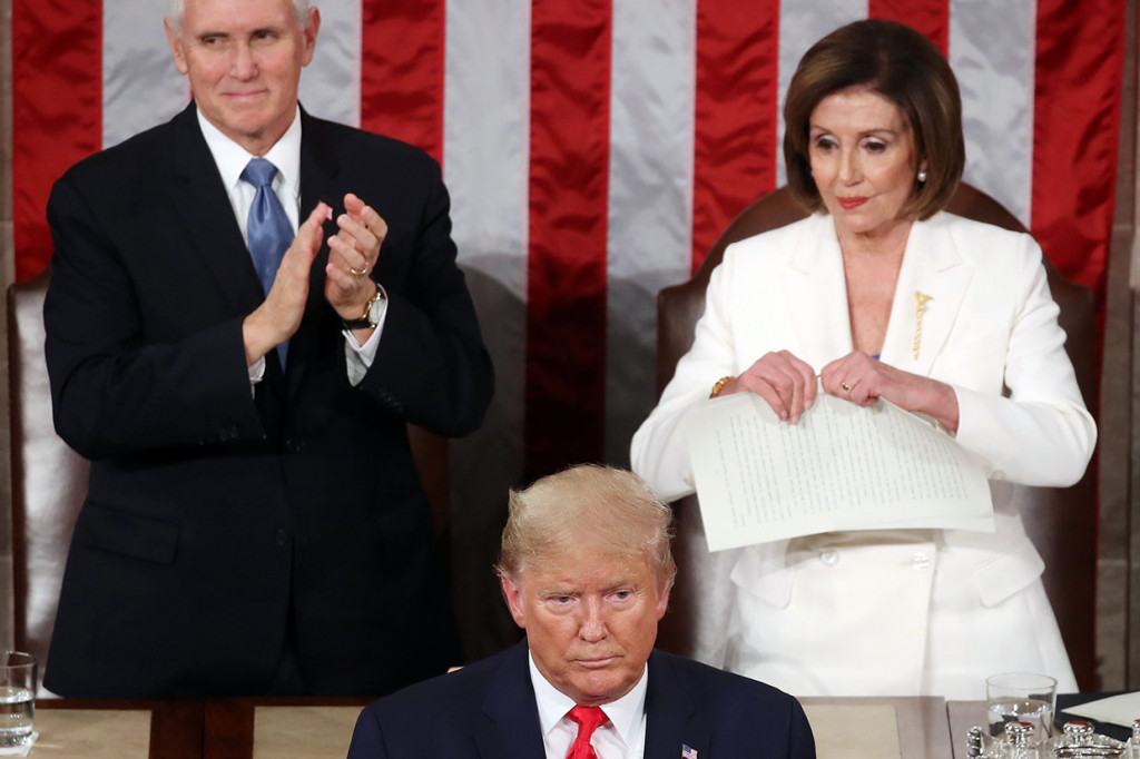 Ketua DPR AS Nancy Pelosi merobek salinan naskah pidato kenegaraan State of the Union (SOTU) Presiden AS Donald Trump, Selasa, 4 Februari 2020 malam waktu setempat.
