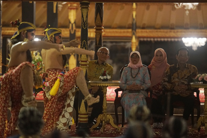 Kunjungan Presiden Halimah Yacob di Keraton Yogyakarta itu merupakan rangkaian kunjungan kenegaraannya di Indonesia.