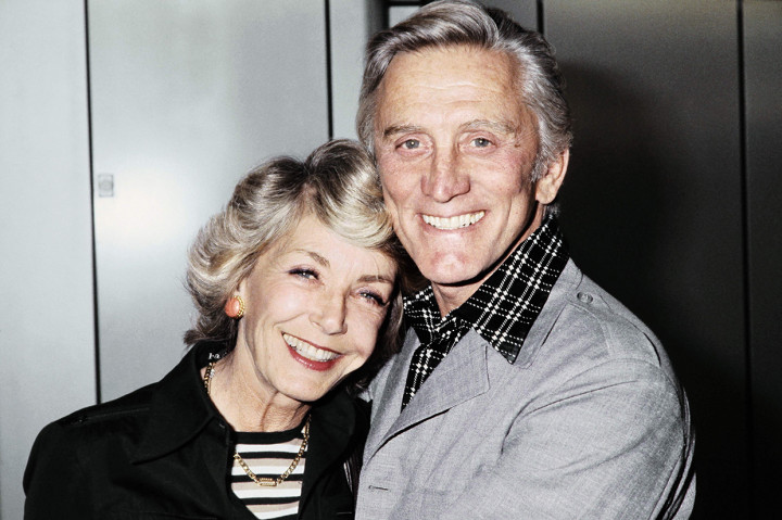 Douglas, yang merupakan seorang produser dan sutradara terkemuka AS ini menjadi terkenal mulai pada akhir 1940-an dan tidak pernah kehilangan popularitasnya, membintangi hampir 100 film dalam karirnya selama enam dekade.