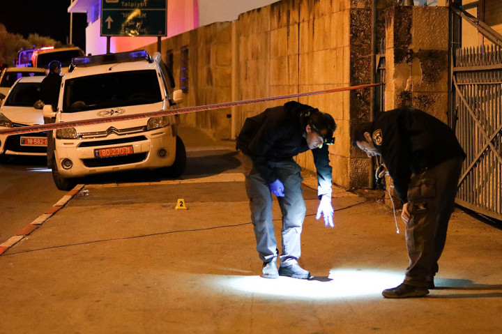 Sementara Gerakan Islam Hamas, yang mengendalikan Gaza, memuji serangan mobil tersebut sebagai respons terhadap rencana perdamaian Timur Tengah yang kontroversial oleh Presiden AS Donald Trump. Raktat Palestina menolak rencana perdamaian tersebut karena dinilai menguntungkan pihak Israel.