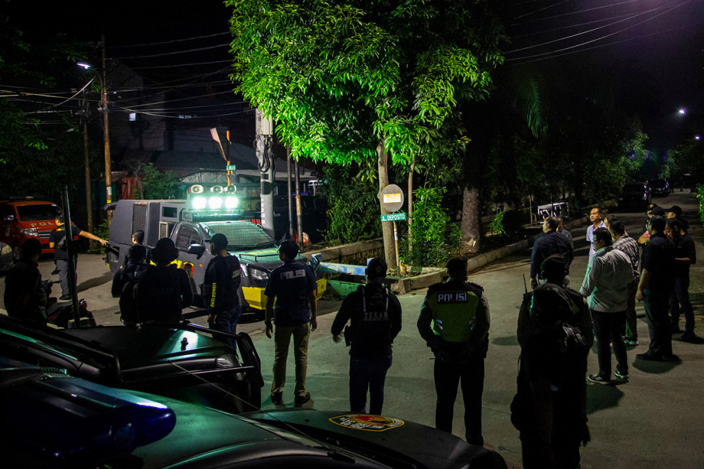 Rekonstruksi yang berjalan tertutup tersebut menghadirkan dua tersangka yang diduga sebagai pelaku penyiraman air keras.