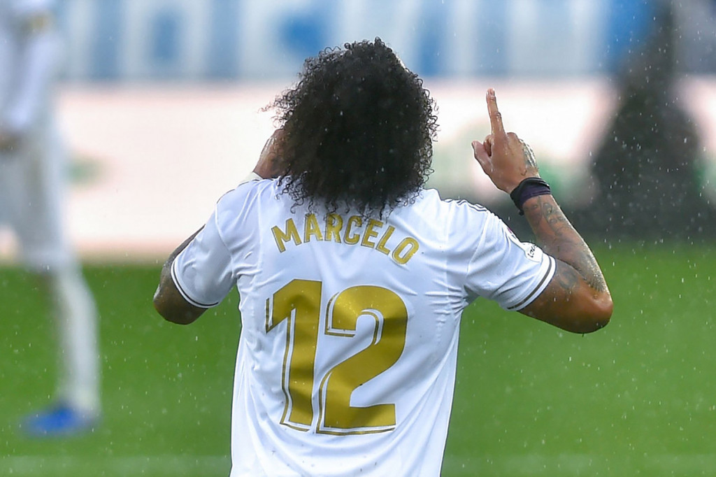 Pada menit ke-59 tuan rumah akhirnya berhasil memperkecil ketertinggalan lewat Marcelo.