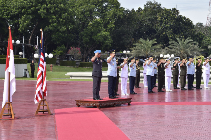 Usai menerima jajar kehormatan, Panglima ATM melakukan Courtesy Call dengan Panglima TNI. Dalam pertemuan tersebut, Panglima TNI menyampaikan ucapan selamat datang di Mabes TNI dan ucapan selamat atas pengangkatan Jeneral Tan Sri Dato' Sri Haji Affandi Bin Buang sebagai Panglima Angkatan Tentera Malaysia. Pengangkatan tersebut menunjukkan kepercayaan yang besar dari Kerajaan Malaysia atas profesionalisme, pengalaman, dan kepemimpinan Jeneral Tan Sri Affendi selama ini.