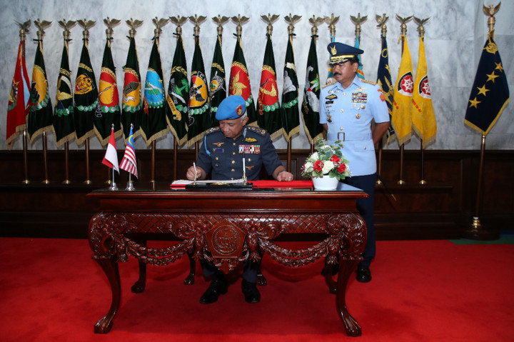 Panglima TNI juga menyampaikan apresiasi dan optimisme serta keyakinan atas semangat persahabatan yang harmonis untuk senantiasa menjaga dan meningkatkan kerja sama militer kedua negara serta berkontribusi bagi peningkatan hubungan baik kedua negara. Kerja sama militer kedua Negara sangat penting mengingat tantangan yang dihadapi di kawasan ASEAN ini semakin lebih kompleks.