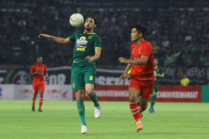 Peluncuran tim Persebaya juga dibarengi dengan pertandingan uji coba internasional melawan Sabah FA. Beberapa pemain baru Bajul Ijo ditampilkan, salah satunya Mahmoud Eid.